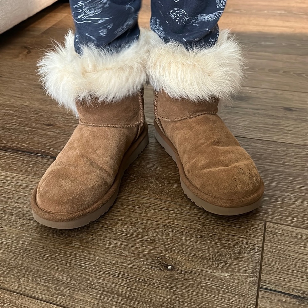 Cutest fluffy Uggs. Great condition